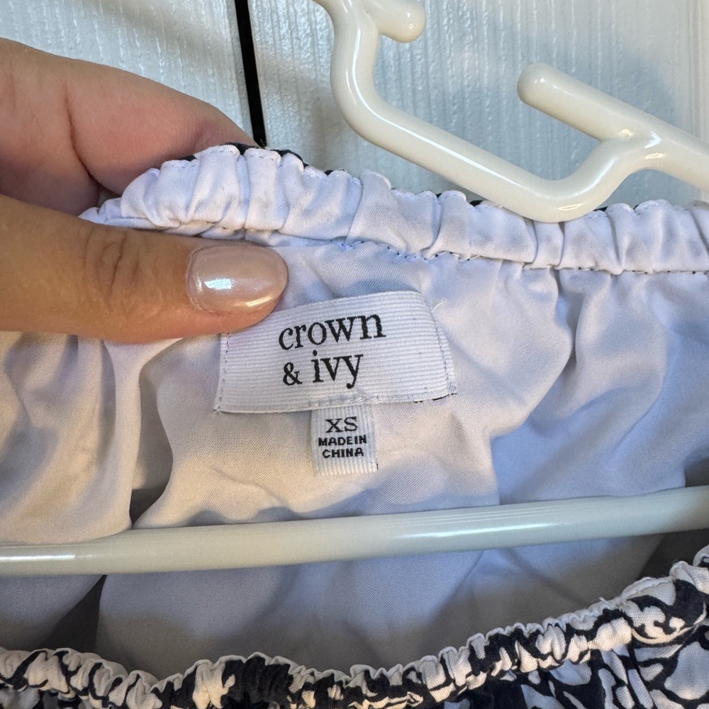 Elegant Black and White Women's Dress - Picture 3 of 3